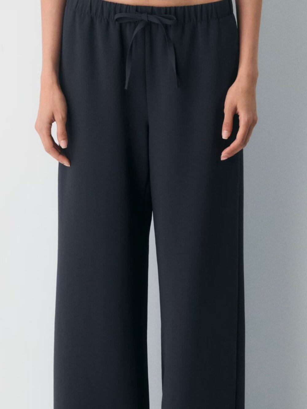 Aritzia Wilfred The Lodge Pants- Crepette- Dark Night Navy - Size Small Tall - Picture 4 of 6
